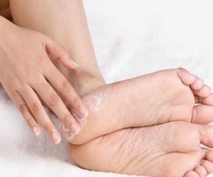 как залечить трещины на пятках