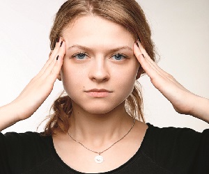 прыщи на висках у женщин причины