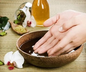 чем лечить нарыв на пальце руки