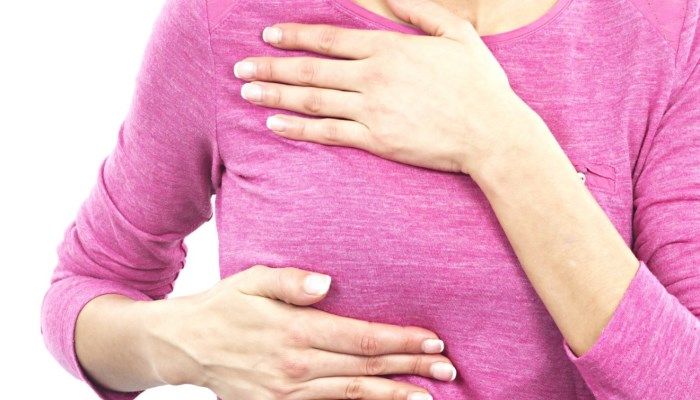 Почему болит грудь