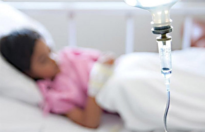 Ребенок под капельницей