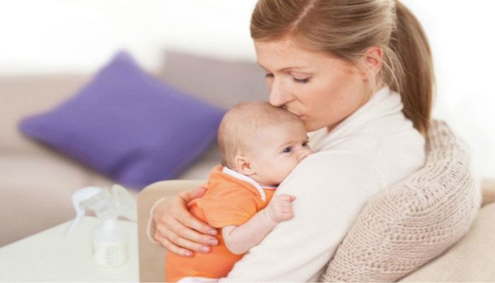 Кормящая мать