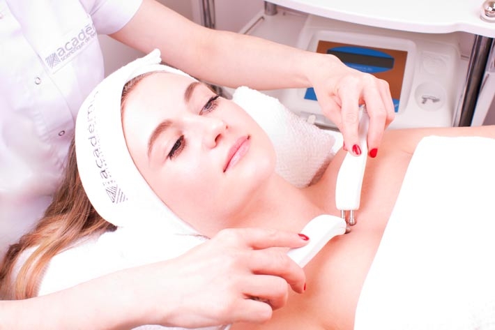 Подтяжка груди микротоком