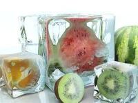 протирать лицо льдом